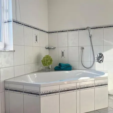 Schicke Helle Galeriewohnung Apartment *